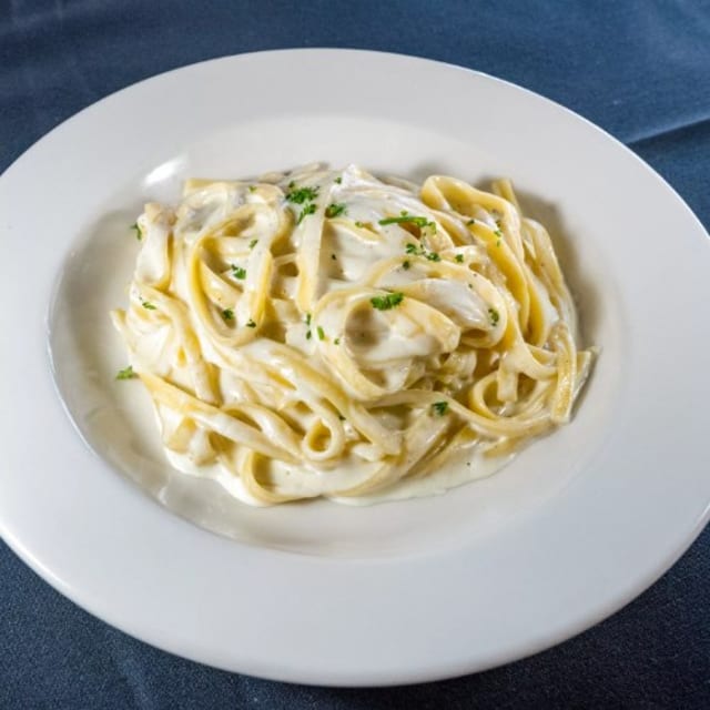 Fettuccine Alfredo Con Pollo.